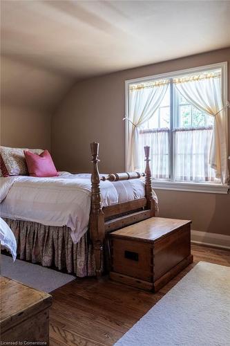 72 St Margarets Road, Ancaster, ON - Indoor Photo Showing Bedroom