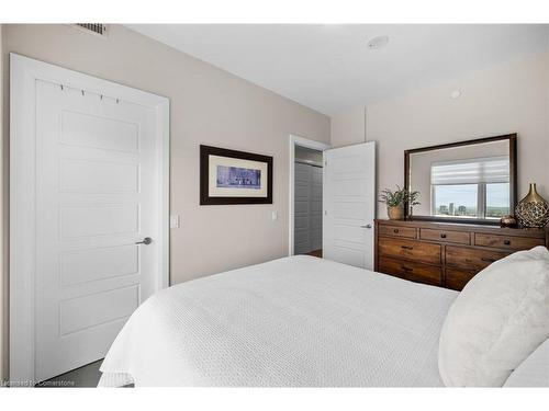 1508-2025 Maria Street, Burlington, ON - Indoor Photo Showing Bedroom