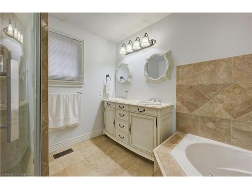 40-255 Mount Albion Road, Hamilton, ON - Indoor Photo Showing Bathroom