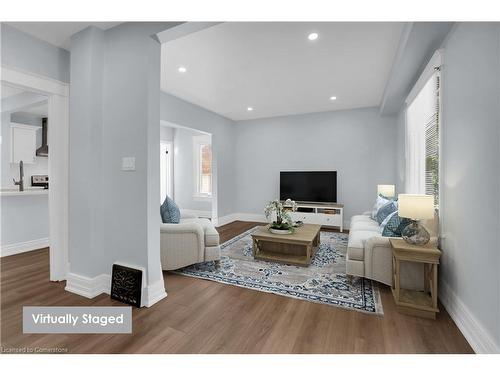 2 Berryman Avenue, St. Catharines, ON - Indoor Photo Showing Living Room