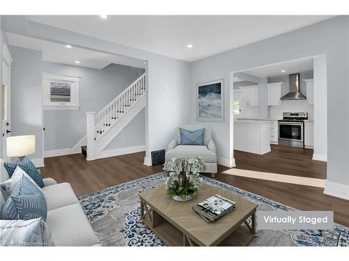 2 Berryman Avenue, St. Catharines, ON - Indoor Photo Showing Living Room