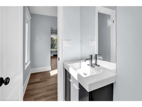 2 Berryman Avenue, St. Catharines, ON - Indoor Photo Showing Bathroom