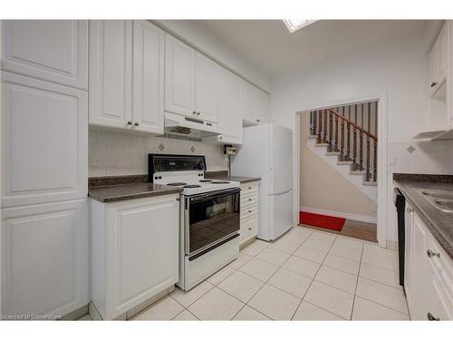 21-120 Beddoe Drive, Hamilton, ON - Indoor Photo Showing Kitchen