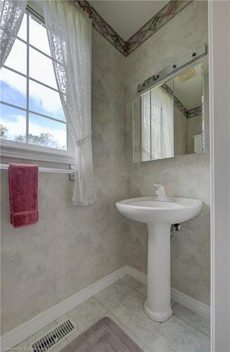 21-120 Beddoe Drive, Hamilton, ON - Indoor Photo Showing Bathroom