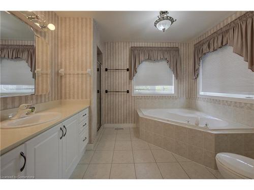 21-120 Beddoe Drive, Hamilton, ON - Indoor Photo Showing Bathroom