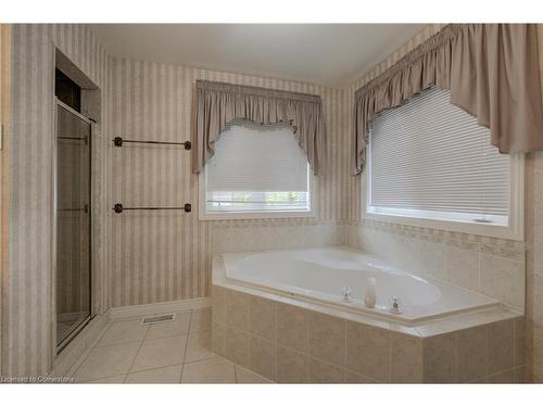 21-120 Beddoe Drive, Hamilton, ON - Indoor Photo Showing Bathroom