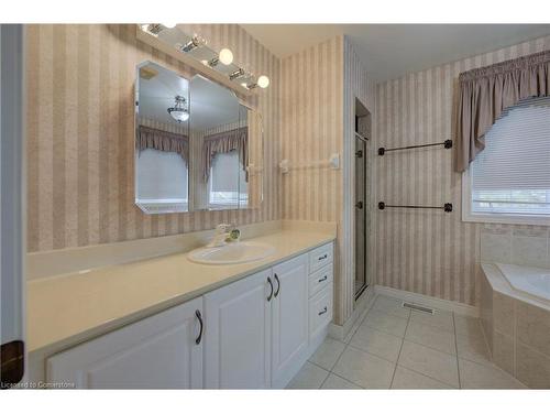 21-120 Beddoe Drive, Hamilton, ON - Indoor Photo Showing Bathroom