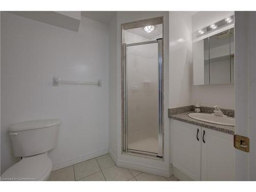 21-120 Beddoe Drive, Hamilton, ON - Indoor Photo Showing Bathroom