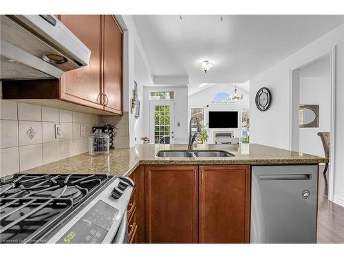 5421 Bestview Way, Mississauga, ON - Indoor Photo Showing Kitchen With Double Sink