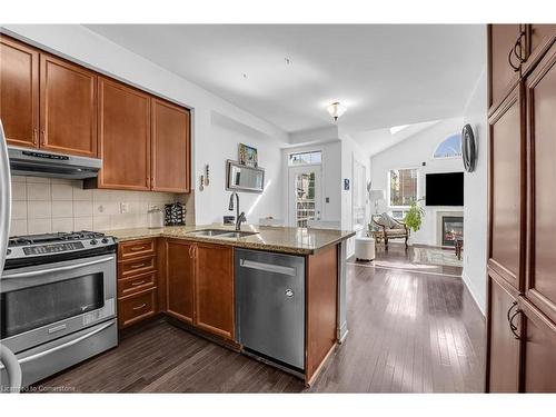 5421 Bestview Way, Mississauga, ON - Indoor Photo Showing Kitchen With Double Sink