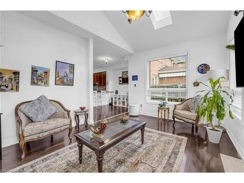 5421 Bestview Way, Mississauga, ON - Indoor Photo Showing Living Room