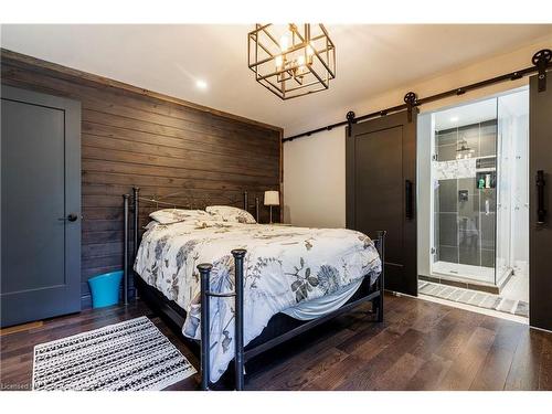 317 Glenholme Avenue, Hamilton, ON - Indoor Photo Showing Bedroom