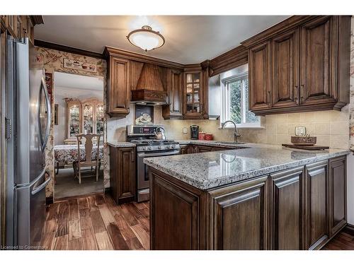 2348 Tweedsmuir Court, Burlington, ON - Indoor Photo Showing Kitchen