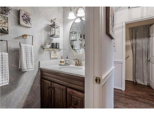 2348 Tweedsmuir Court, Burlington, ON - Indoor Photo Showing Bathroom