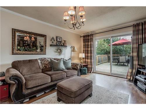 2348 Tweedsmuir Court, Burlington, ON - Indoor Photo Showing Living Room