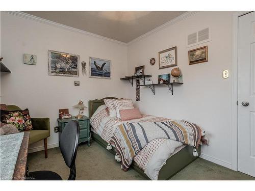 2348 Tweedsmuir Court, Burlington, ON - Indoor Photo Showing Bedroom