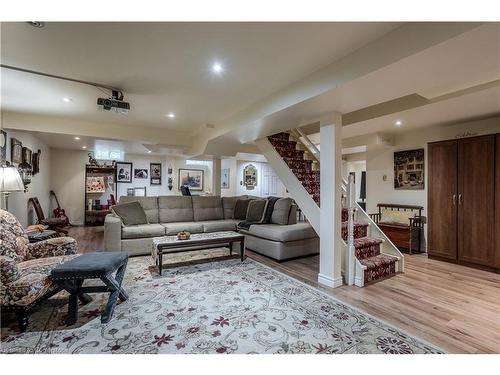 2348 Tweedsmuir Court, Burlington, ON - Indoor Photo Showing Living Room