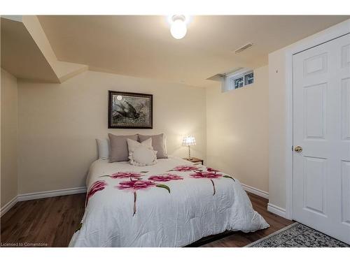 2348 Tweedsmuir Court, Burlington, ON - Indoor Photo Showing Bedroom