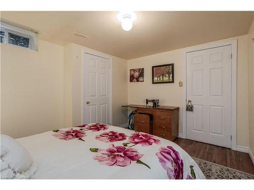 2348 Tweedsmuir Court, Burlington, ON - Indoor Photo Showing Bedroom