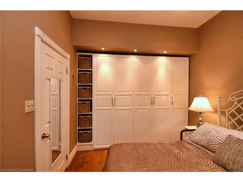 152 Homewood Avenue, Hamilton, ON - Indoor Photo Showing Bedroom