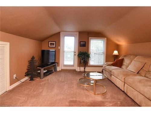 152 Homewood Avenue, Hamilton, ON - Indoor Photo Showing Living Room