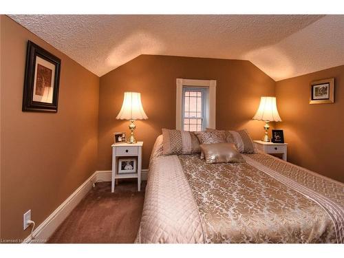 152 Homewood Avenue, Hamilton, ON - Indoor Photo Showing Bedroom