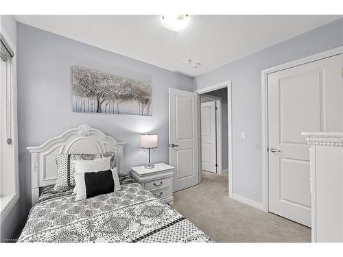 11-17-585 Colborne Street E, Brantford, ON - Indoor Photo Showing Bedroom