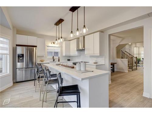 155 Lametti Drive, Fonthill, ON - Indoor Photo Showing Kitchen With Upgraded Kitchen