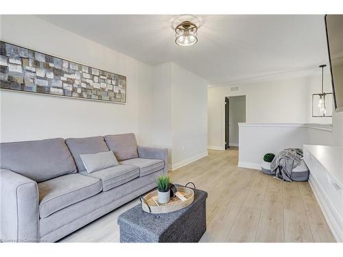 155 Lametti Drive, Fonthill, ON - Indoor Photo Showing Living Room