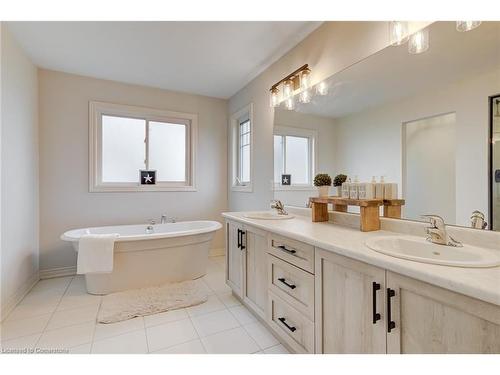 155 Lametti Drive, Fonthill, ON - Indoor Photo Showing Bathroom