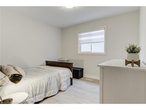 155 Lametti Drive, Fonthill, ON - Indoor Photo Showing Bedroom