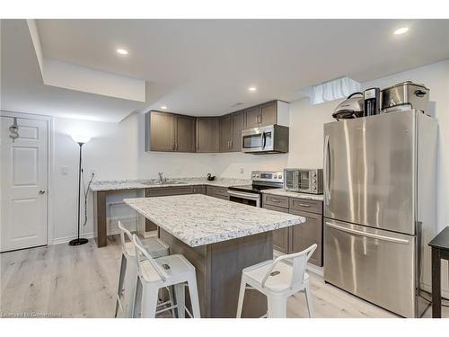 155 Lametti Drive, Fonthill, ON - Indoor Photo Showing Kitchen With Upgraded Kitchen