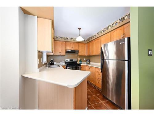 2960 Glover Lane, Burlington, ON - Indoor Photo Showing Kitchen With Double Sink