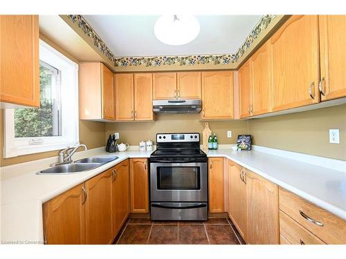 2960 Glover Lane, Burlington, ON - Indoor Photo Showing Kitchen With Double Sink