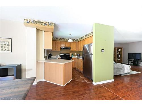 2960 Glover Lane, Burlington, ON - Indoor Photo Showing Kitchen