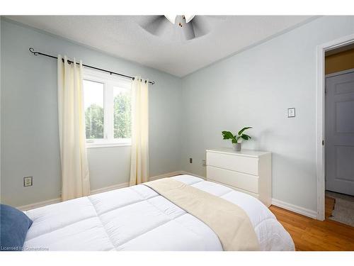 2960 Glover Lane, Burlington, ON - Indoor Photo Showing Bedroom