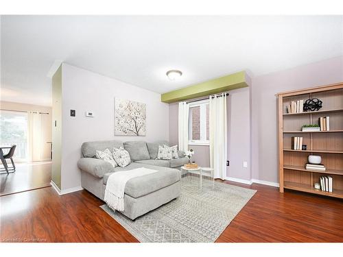 2960 Glover Lane, Burlington, ON - Indoor Photo Showing Living Room