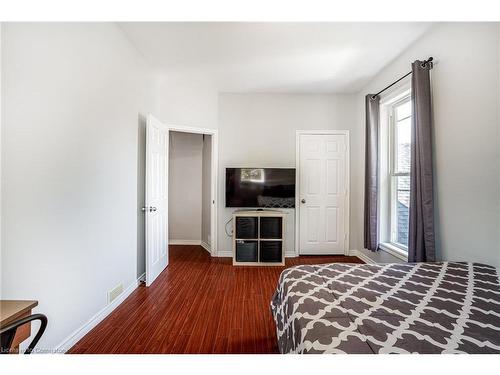 117 Ferguson Avenue S, Hamilton, ON - Indoor Photo Showing Bedroom