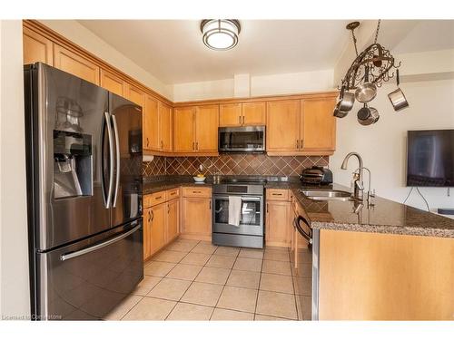 4000 Alexan Crescent, Burlington, ON - Indoor Photo Showing Kitchen With Stainless Steel Kitchen With Double Sink