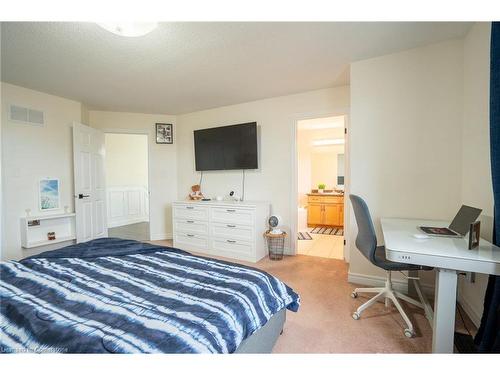 4000 Alexan Crescent, Burlington, ON - Indoor Photo Showing Bedroom