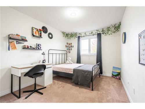 4000 Alexan Crescent, Burlington, ON - Indoor Photo Showing Bedroom