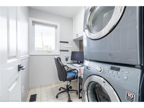 4000 Alexan Crescent, Burlington, ON - Indoor Photo Showing Laundry Room