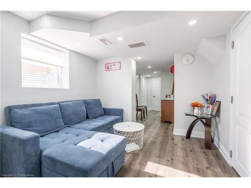 4000 Alexan Crescent, Burlington, ON - Indoor Photo Showing Living Room