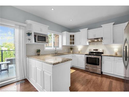 202 Livingston Avenue, Grimsby, ON - Indoor Photo Showing Kitchen With Upgraded Kitchen