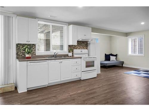 202 Livingston Avenue, Grimsby, ON - Indoor Photo Showing Kitchen