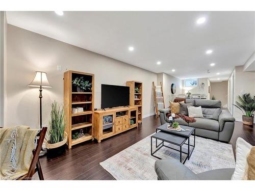 571 Haldimand Road 17, Dunnville, ON - Indoor Photo Showing Living Room