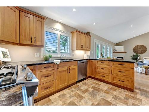 571 Haldimand Road 17, Dunnville, ON - Indoor Photo Showing Kitchen