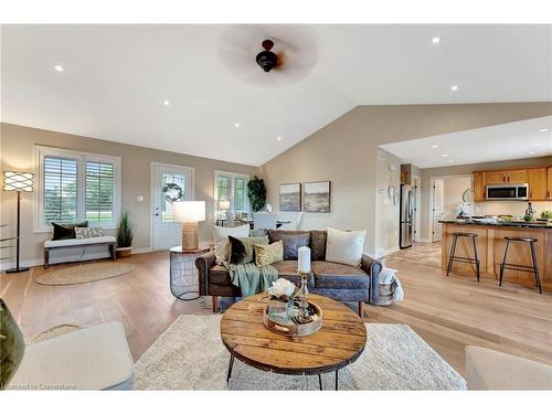 571 Haldimand Road 17, Dunnville, ON - Indoor Photo Showing Living Room