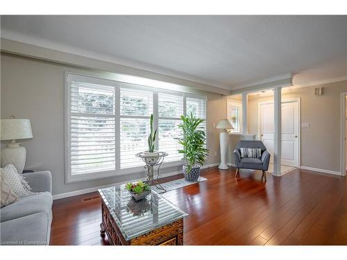 27 Warkdale Drive W, St. Catharines, ON - Indoor Photo Showing Living Room