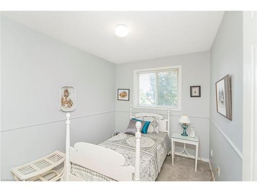 10-54 Argyle Street S, Caledonia, ON - Indoor Photo Showing Bedroom